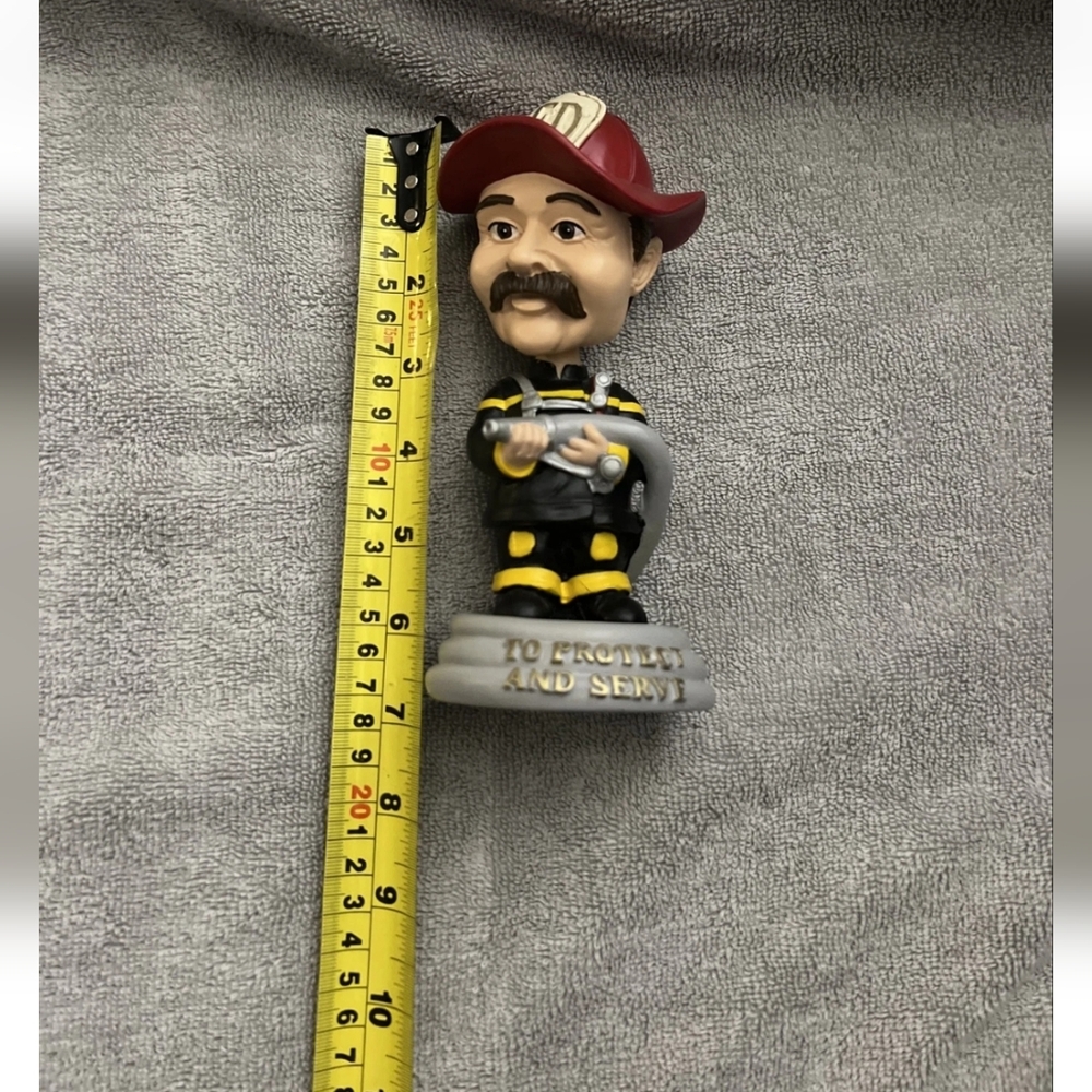 Firefighter Bobblehead Figurine - Picture 2 of 5
